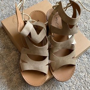 Tan USA9 suede sandals with 3 inch block heel